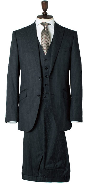 ビジネスからセレモニーまで活躍するスリーピーススーツ