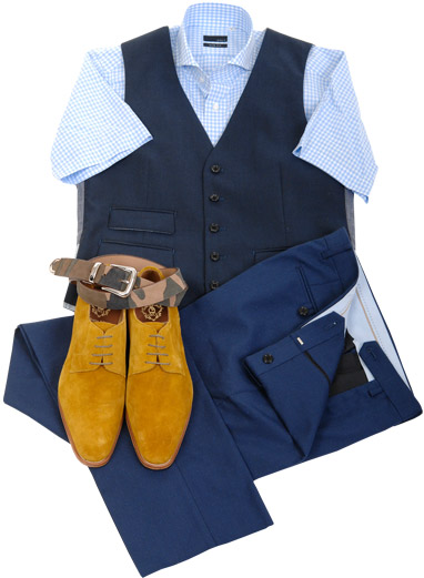 ベストとカラーパンツのコーディネート