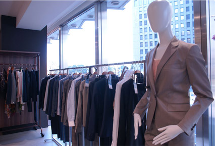 ウィメンズスーツ展示会風景