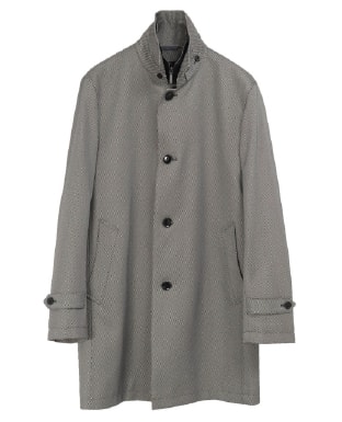 機能性と実用性を兼ね備えた万能な一着です