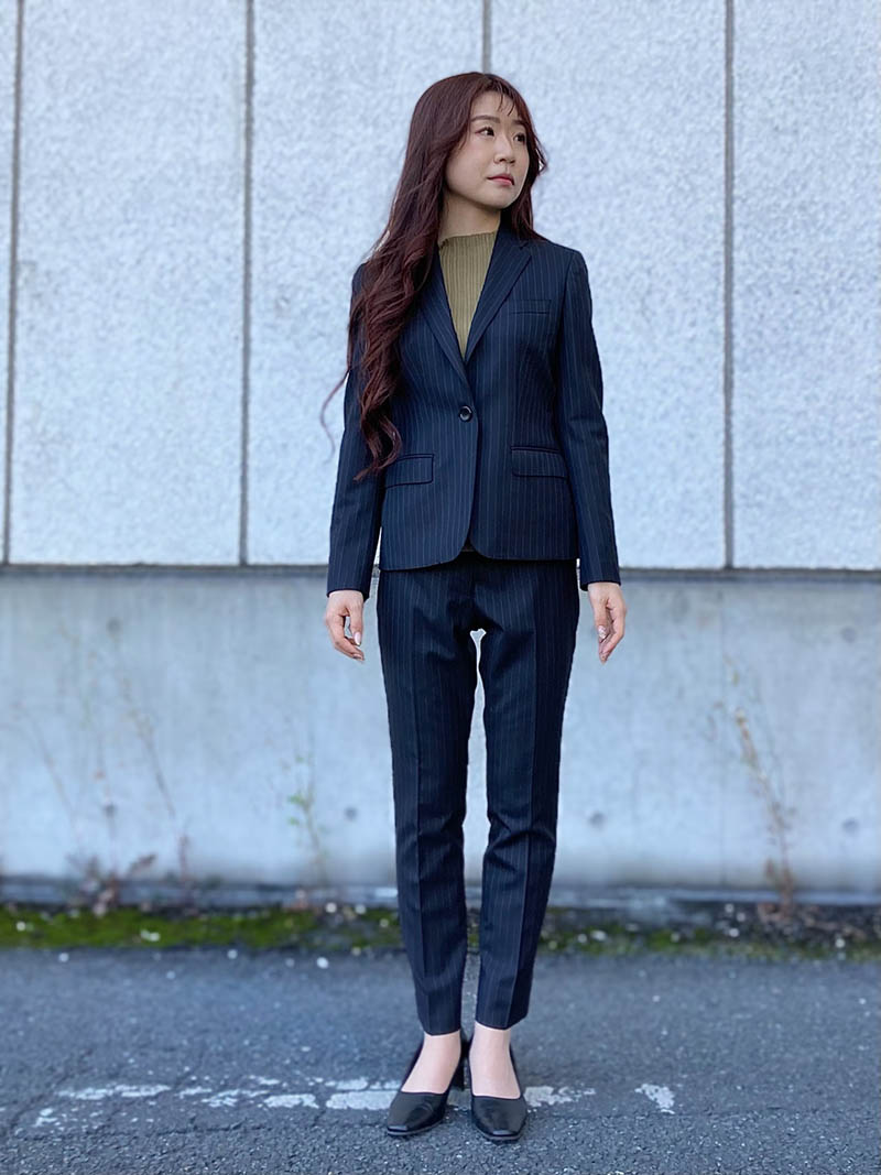 汗をかく季節には家庭で水洗い出来るスーツがオススメ。