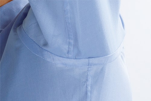 立体的で動きやすい後付け縫製の袖