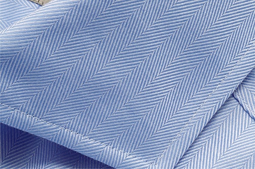 エレガントかつ耐久性にも優れた細やかな運針