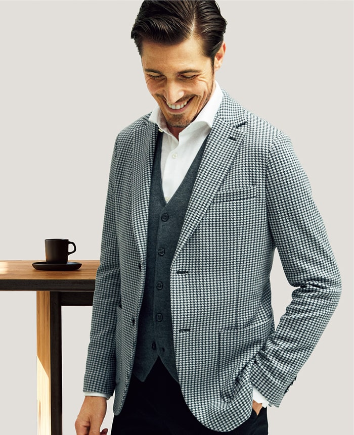 高精度の転写プリント技術により、まるで織物のような表情のジャージーを手掛けるエウセビオ社。新作のハウンドトゥース柄ジャケットも伸縮性抜群の同社のコットンジャージー製で、見た目はクラシックです。今季よりナイロンボンディングで肘が抜けにくくなりました。同素材のパンツもご用意。