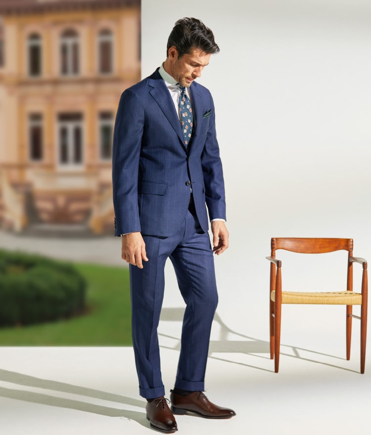 新しい着こなしがしっくりくると、誰かに見せたくなる。ランチが評判の隣町の店まで、足を伸ばそうかな。