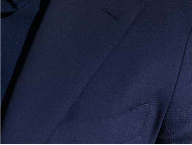 ウールライクな生地できちんと感をキープ