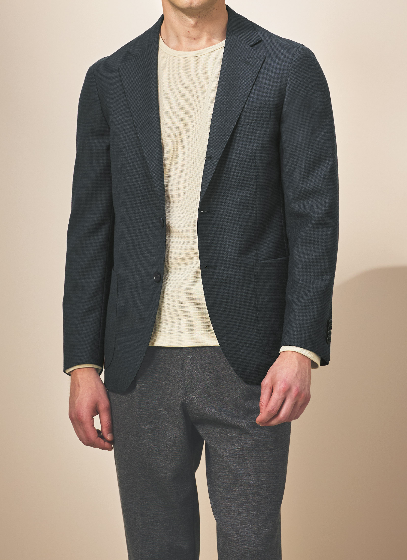 ジャケットとTailor’s T KNITのビジネススタイル