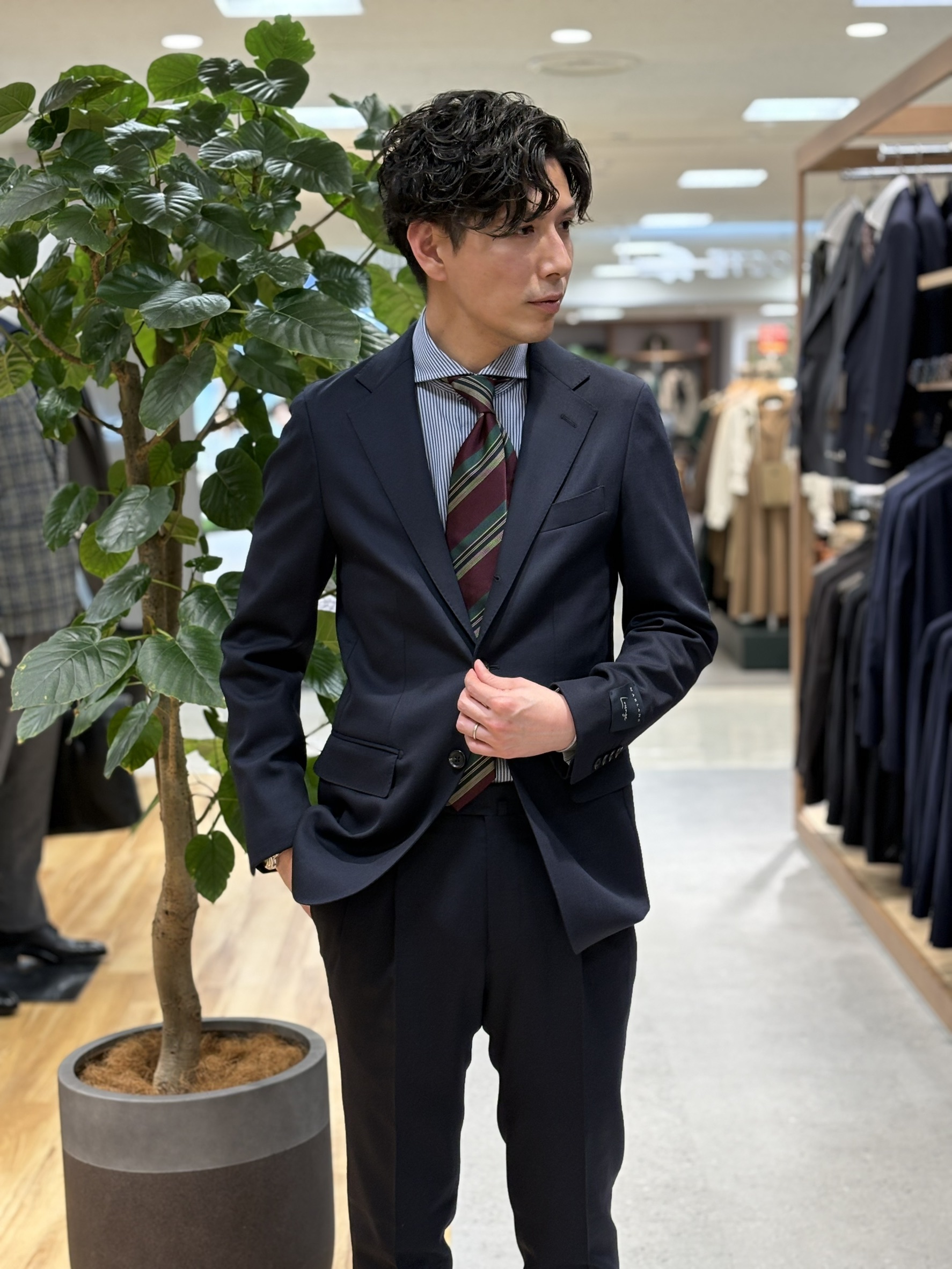 【さっぽろ東急店】大人のネイビースーツスタイル | ONLYさっぽろ東急店