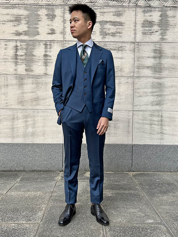 一味違ったブルースーツコーデ