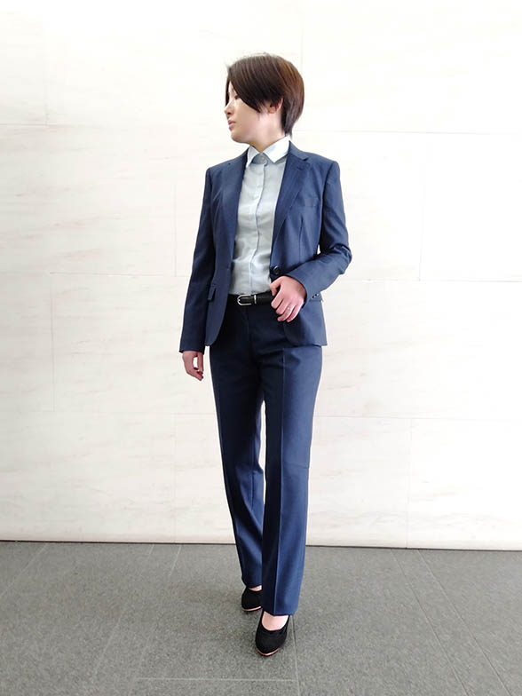 ネイビーのグラデーションコーデ