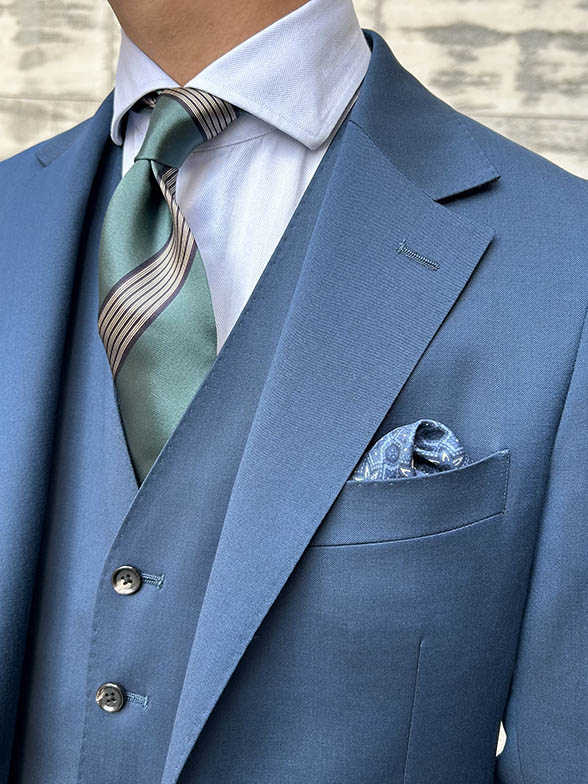 一味違ったブルースーツコーデ