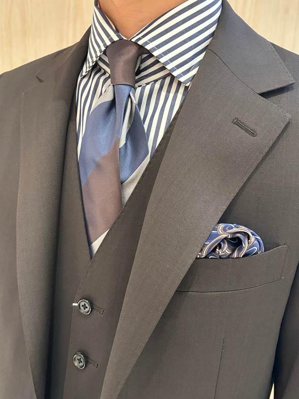 大人な質感のスーツ