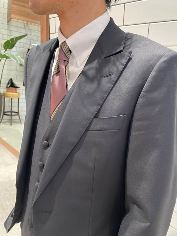 艶感を活かしたフォーマルな一着