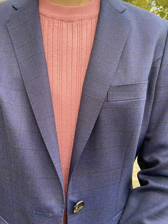 ピンクのニットで女性らしいコーデ