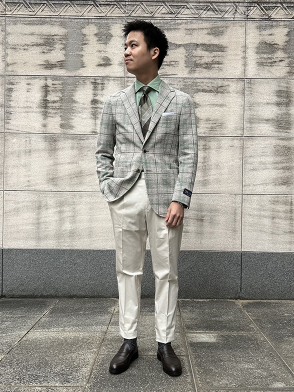 ベージュジャケットで爽やかなコーデ