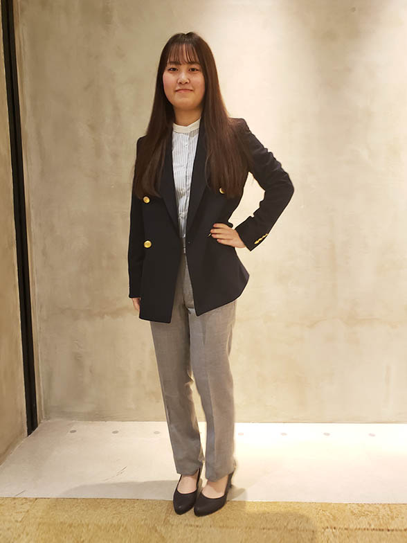 メタルボタンのネイビージャケット