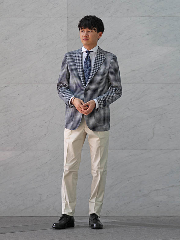 春の軽快さを醸し出すコーデ