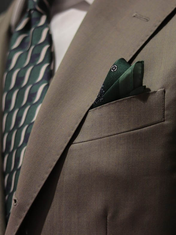 上品なベージュでこなれた雰囲気に