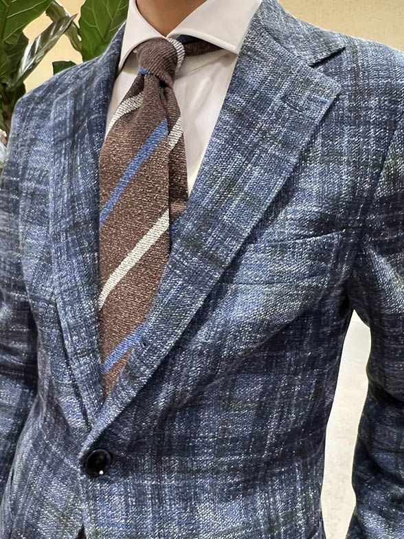 爽やかなブルーでこなれた印象に