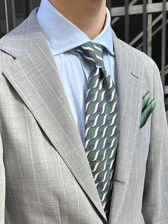 今季のトレンド「ワイドピッチストライプ」