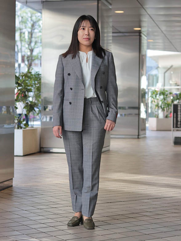 甘すぎないダブルブレストスーツ