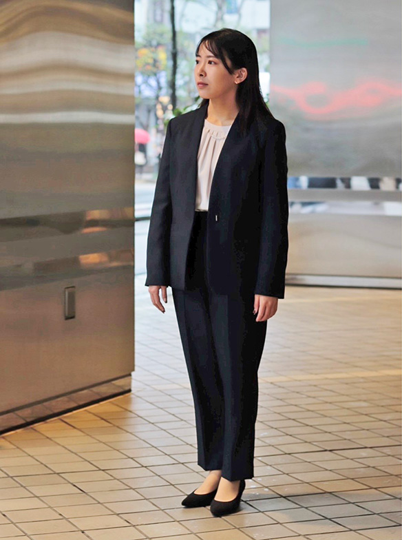 春夏新作ノーカラースーツ