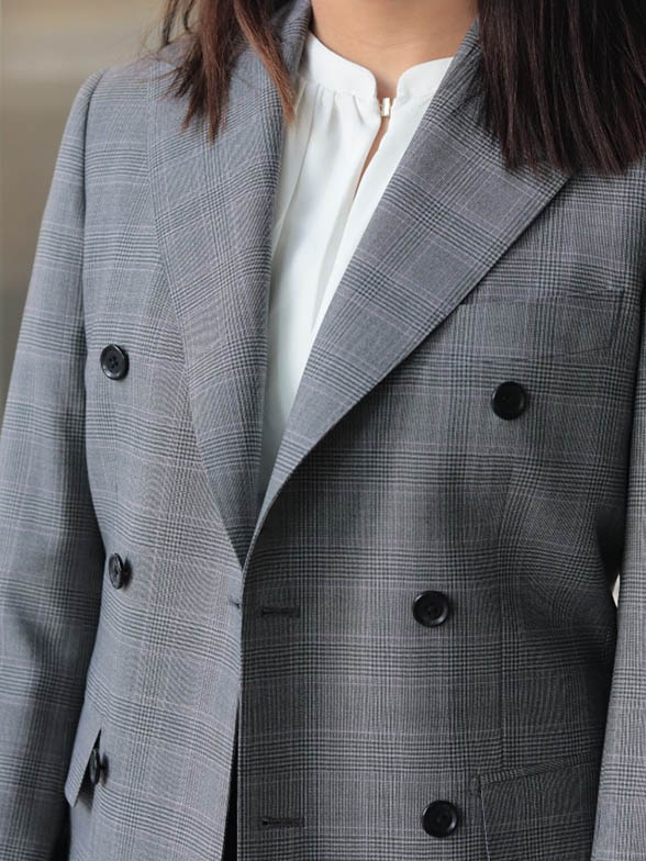 甘すぎないダブルブレストスーツ