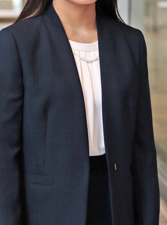 春夏新作ノーカラースーツ