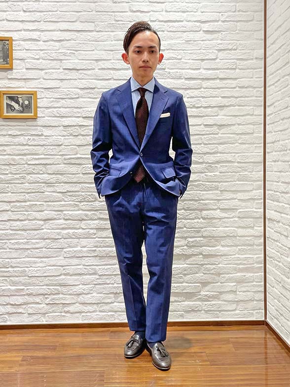 ジャージー素材でもきちんと感ある印象に