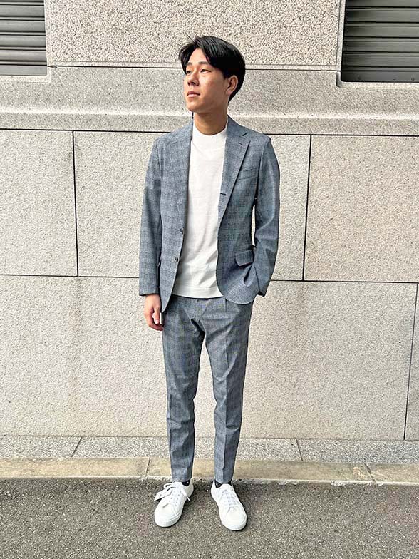 モックネックニットできちんと感をプラス