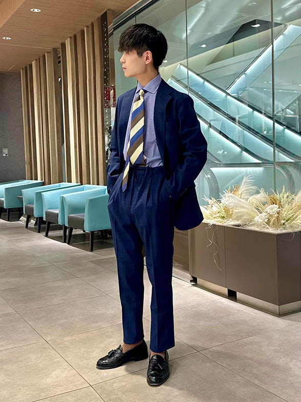 鮮やかなブルーで気分は春模様