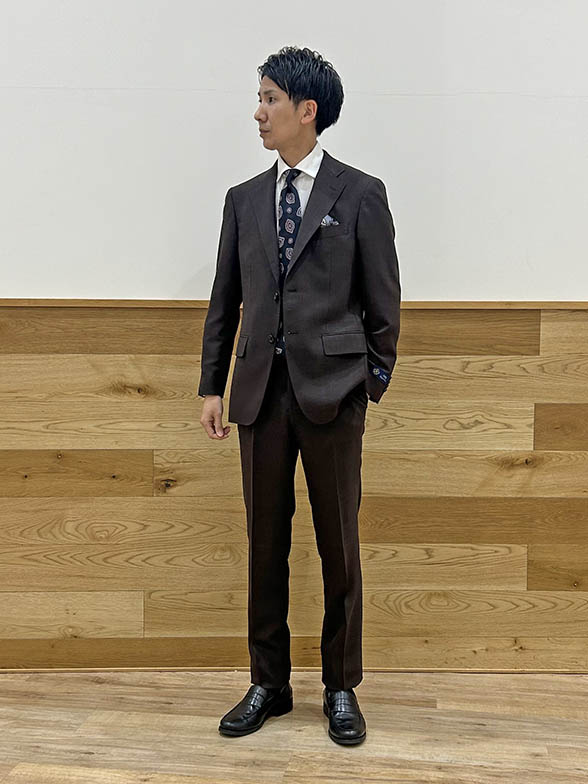 防シワ・伸縮性・快適さも兼ね備えた1着