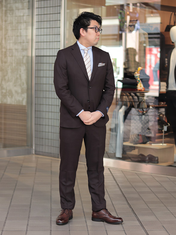 素材感のあるブラウンの綺麗めコーデ