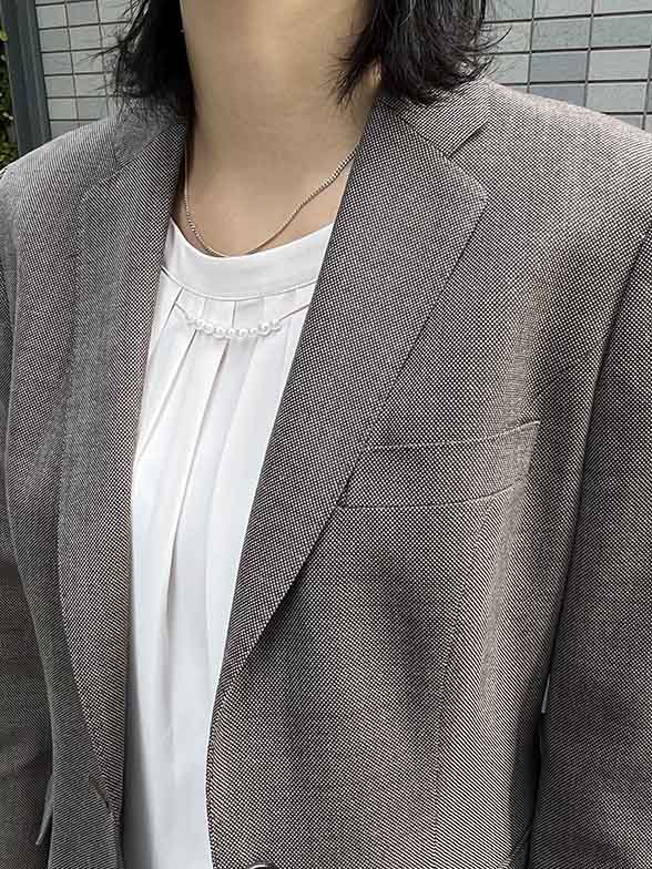 赤みのないブラウンカラー