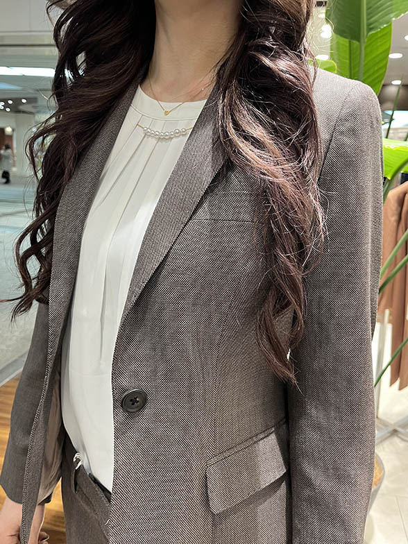 控えめかつこなれ感のあるブラウンカラー