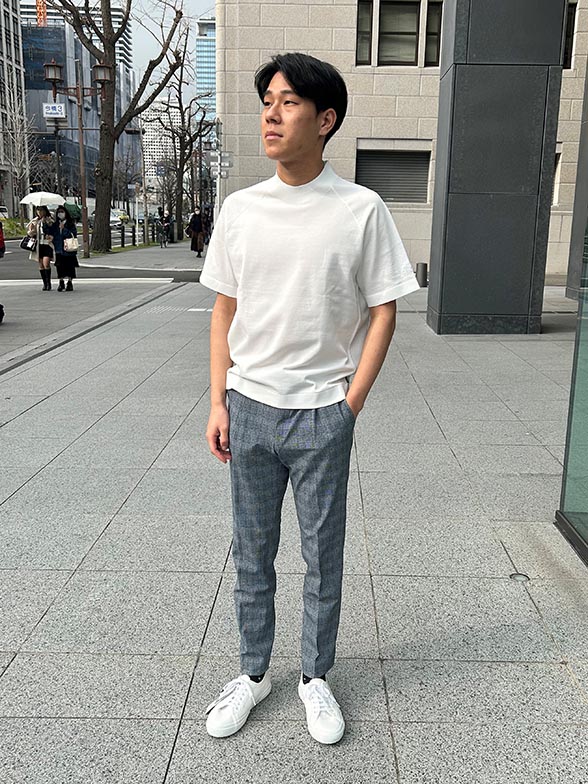 モックネックニットできちんと感をプラス