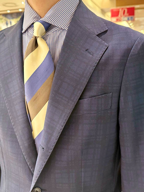 鮮やかなブルーで気分は春模様