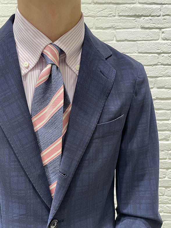 春を感じさせるコーデ