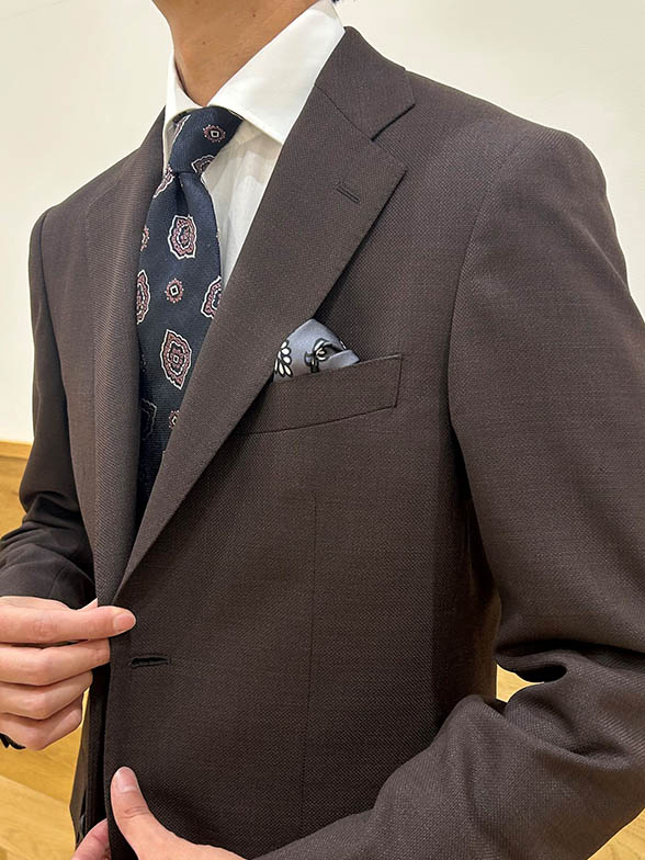 防シワ・伸縮性・快適さも兼ね備えた1着