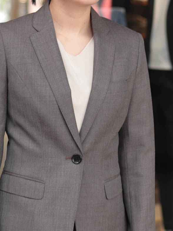 グレージュのような柔らかい色合い