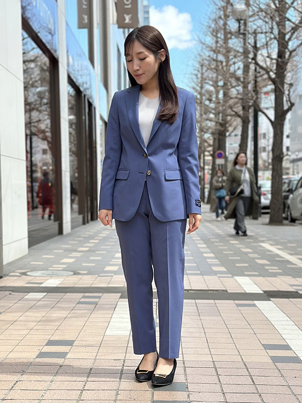 女性らしさを引き立てるセットアップ