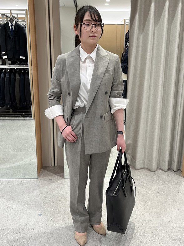 メンズライクなスーツ