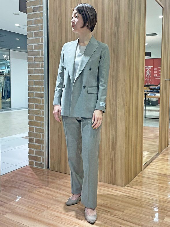 トレンド感のある新モデルスーツ