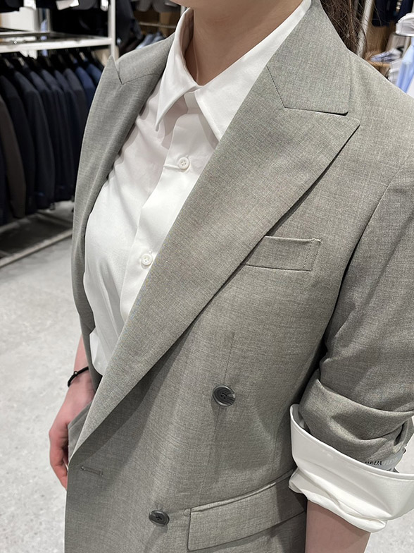 メンズライクなスーツ