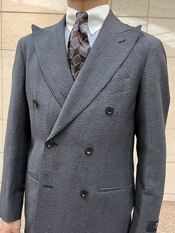 ブルーがかったチャコールグレー