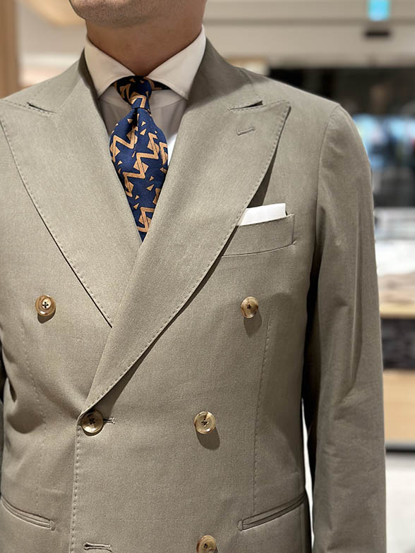 今注目のオリーブカラー