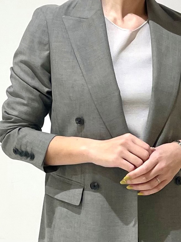 トレンド感のある新モデルスーツ