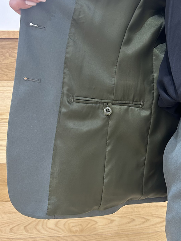 現代的で洒落感のあるスーツ