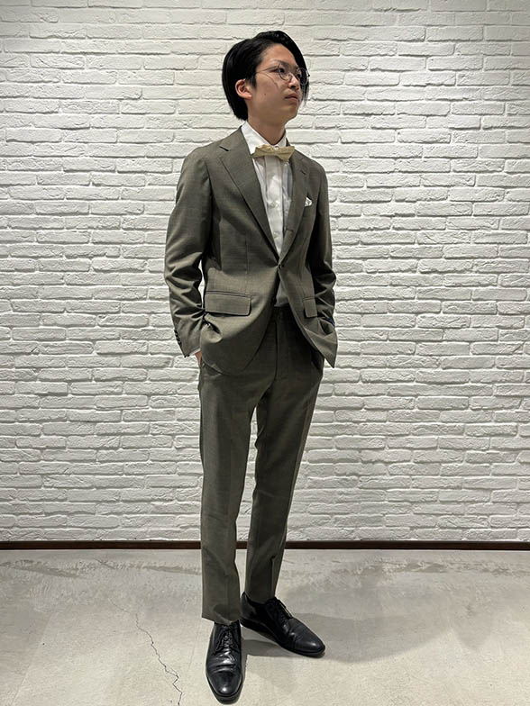 小物に遊び心を取り入れパーティー感を演出