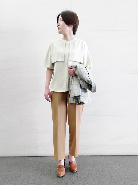 ケープ風カットソー